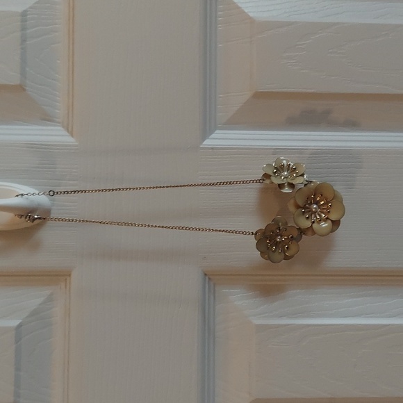 Vintage Enamel and Gold Embellished Daisy Bib Necklace EUC - Picture 2 of 5